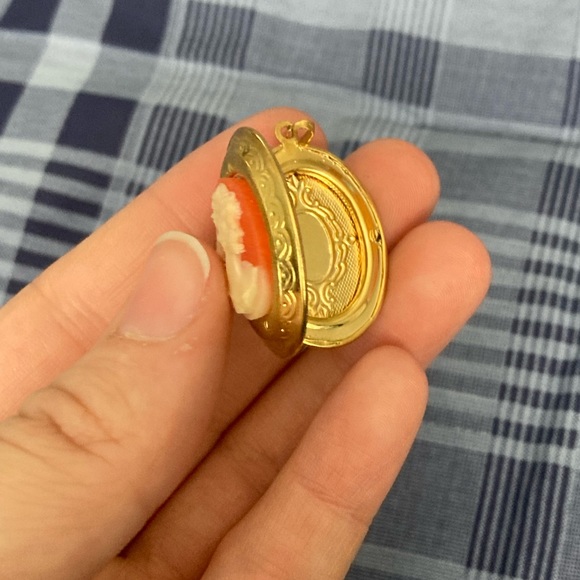 Cameo locket - Picture 4 of 4